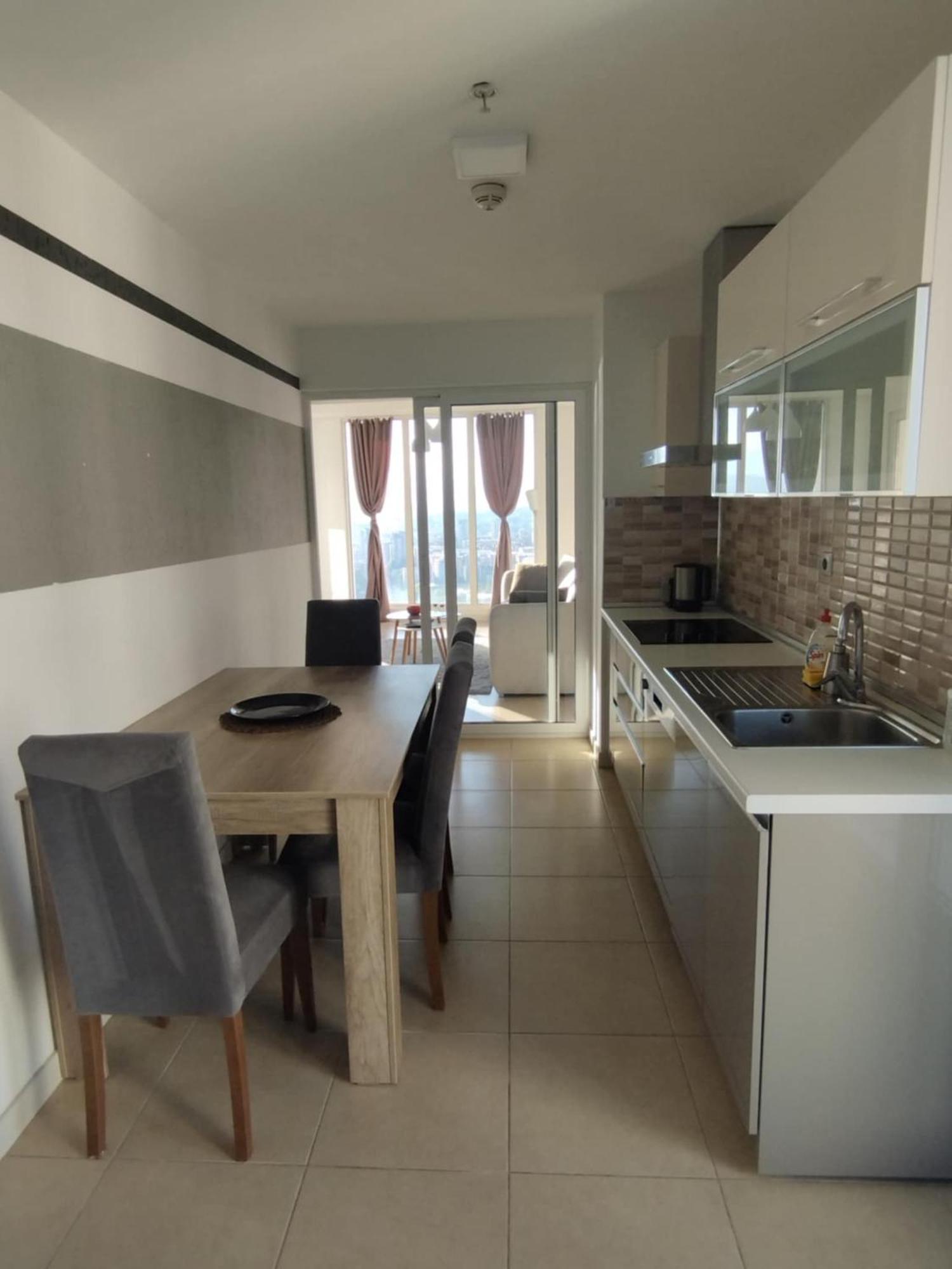 Skopje Sky City 19Th Floor Twin & 12Th Floor & 25Th & 33 Floor Apartments & With Pool & Spa & Gym & Parking Included In Price Kültér fotó