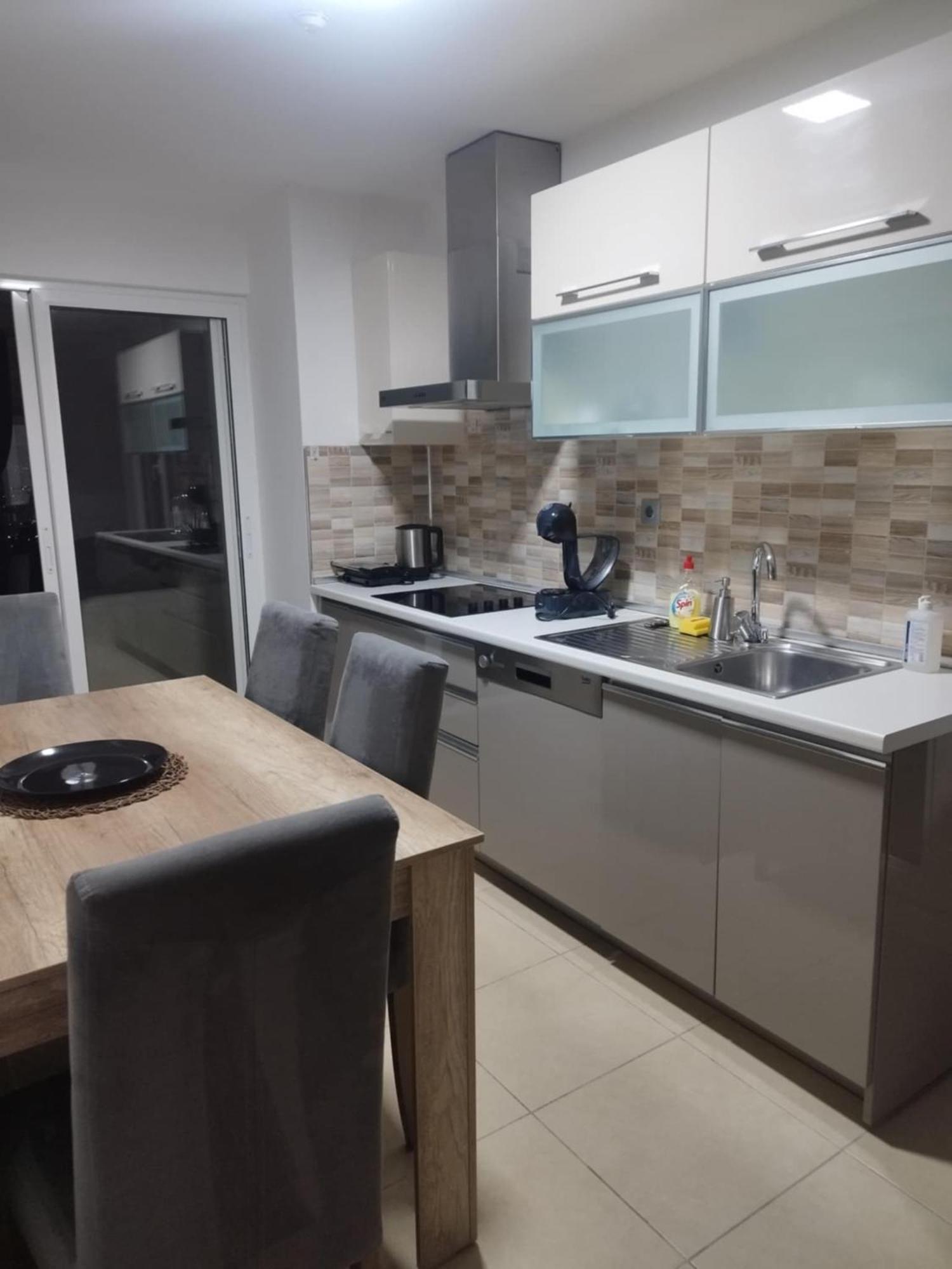 Skopje Sky City 19Th Floor Twin & 12Th Floor & 25Th & 33 Floor Apartments & With Pool & Spa & Gym & Parking Included In Price Kültér fotó